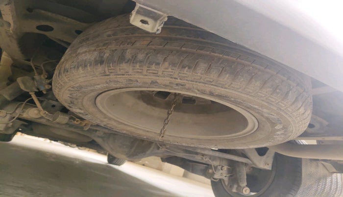 2014 Toyota Innova 2.5 VX 8 STR, Diesel, Manual, 1,43,057 km, tyre