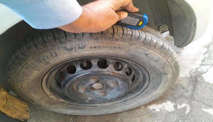 2017 Maruti 800 Riviera Edition, Petrol, Manual, 61,395 km, tyre