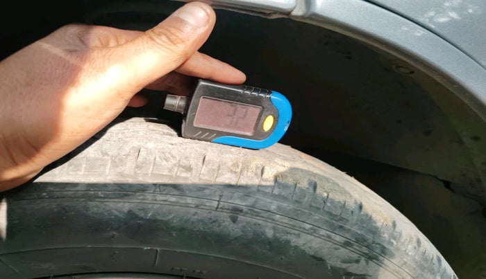 2011 Maruti Eeco 5 STR WITH A/C+HTR, Petrol, Manual, 55,778 km, tyre