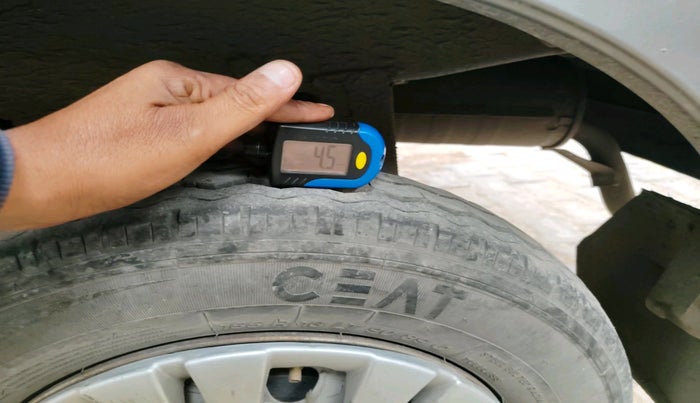 2011 Maruti Eeco 5 STR WITH A/C+HTR, Petrol, Manual, 55,778 km, tyre