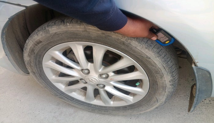 2011 Toyota Etios V, Petrol, Manual, 76,421 km, tyre