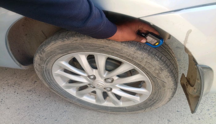 2011 Toyota Etios V, Petrol, Manual, 76,421 km, tyre