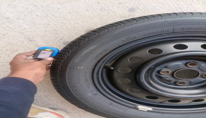 2011 Toyota Etios V, Petrol, Manual, 76,421 km, tyre