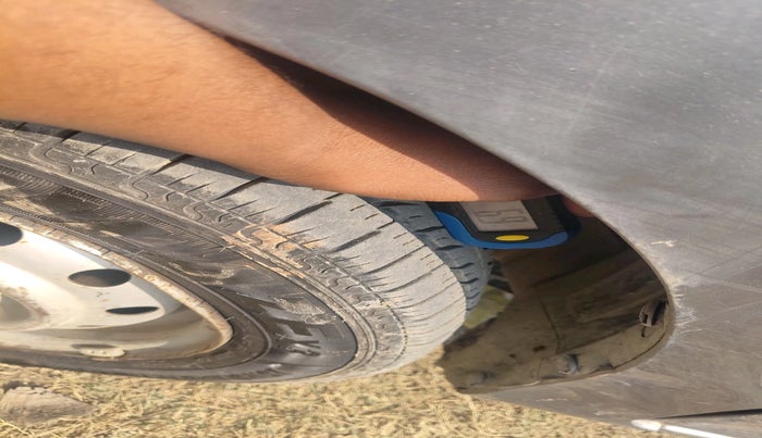 2013 Maruti Wagon R 1.0 LXI CNG, Petrol, Manual, 1,12,462 km, tyre