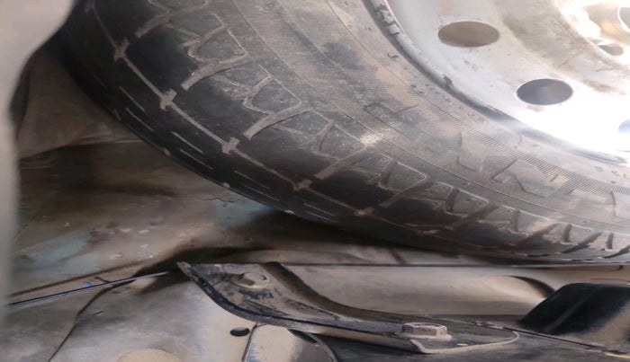 2013 Maruti Wagon R 1.0 LXI CNG, Petrol, Manual, 1,12,462 km, tyre