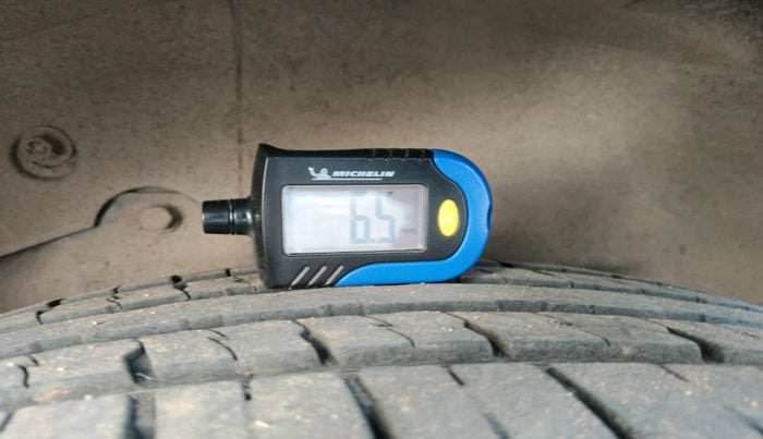 2017 Mahindra XUV500 W6, Diesel, Manual, 67,973 km, tyre