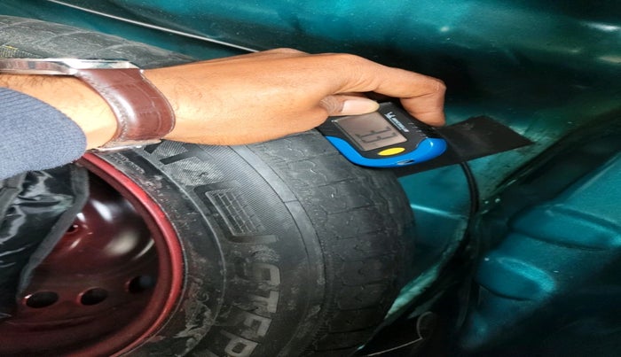 2021 Renault Kwid RXT 1.0 (O), Petrol, Manual, 23,603 km, tyre