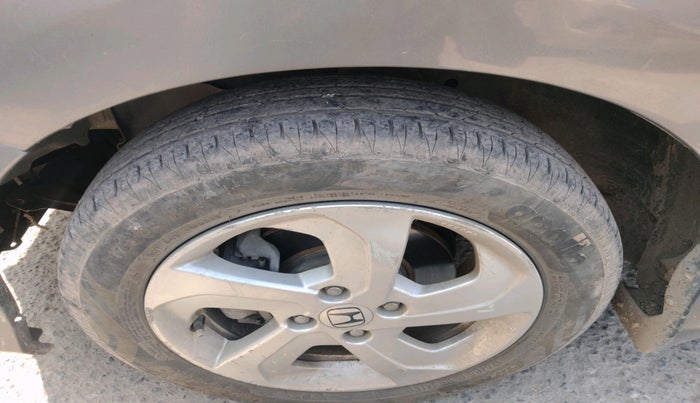 2015 Honda City 1.5L I-VTEC V MT, Petrol, Manual, 1,01,622 km, tyre