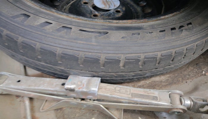 2015 Honda City 1.5L I-VTEC V MT, Petrol, Manual, 1,01,622 km, tyre