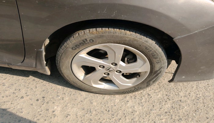 2015 Honda City 1.5L I-VTEC V MT, Petrol, Manual, 1,01,622 km, tyre