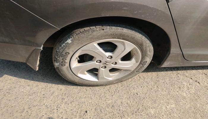 2015 Honda City 1.5L I-VTEC V MT, Petrol, Manual, 1,01,622 km, tyre