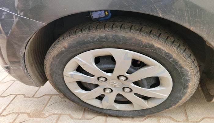 2014 Hyundai Eon MAGNA +, Petrol, Manual, 82,587 km, tyre