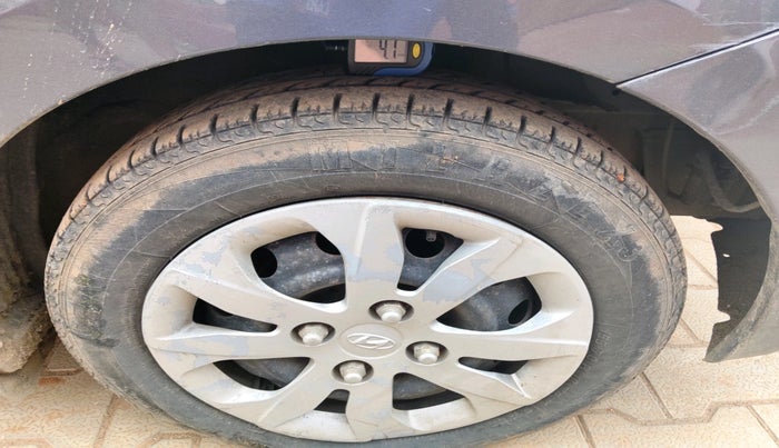 2014 Hyundai Eon MAGNA +, Petrol, Manual, 82,587 km, tyre