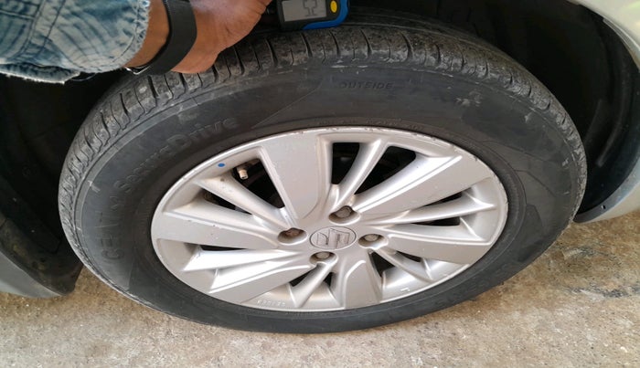 2016 Maruti Swift ZDI, Diesel, Manual, 1,15,243 km, tyre