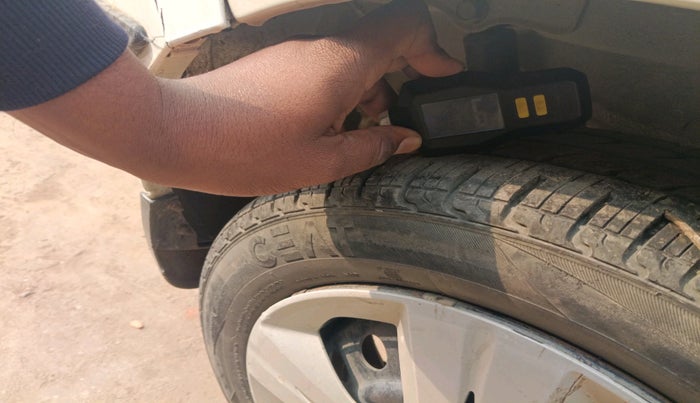 2014 Maruti Wagon R 1.0 VXI, Petrol, Manual, 1,18,276 km, tyre