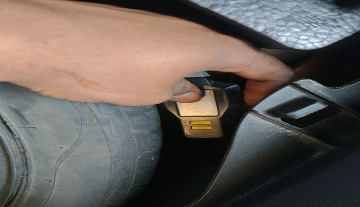 2014 Maruti Wagon R 1.0 VXI, Petrol, Manual, 24,359 km, tyre