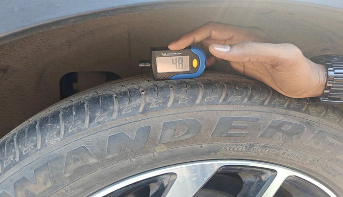 2022 Mahindra XUV300 W8 (O) 1.2 PETROL AMT, Petrol, Automatic, 27,732 km, tyre