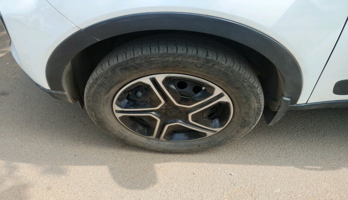 2020 Tata NEXON XMA SUNROOF PETROL, Petrol, Automatic, 43,793 km, tyre