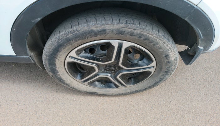 2020 Tata NEXON XMA SUNROOF PETROL, Petrol, Automatic, 43,793 km, tyre