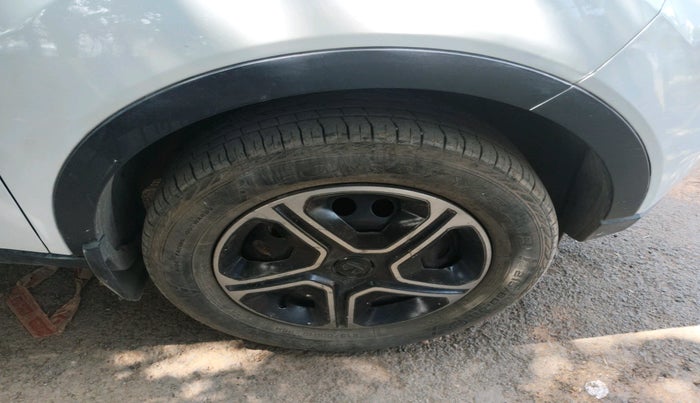 2020 Tata NEXON XMA SUNROOF PETROL, Petrol, Automatic, 43,793 km, tyre