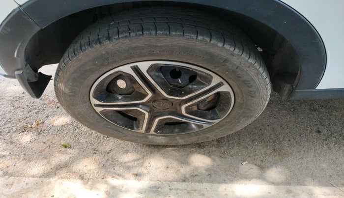 2020 Tata NEXON XMA SUNROOF PETROL, Petrol, Automatic, 43,793 km, tyre