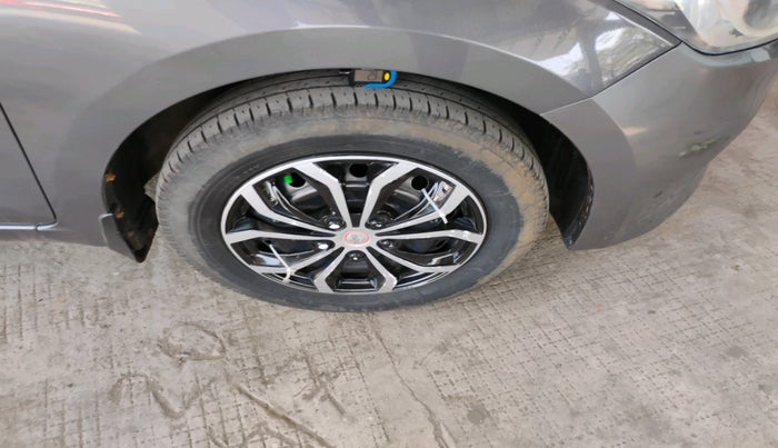 2015 Hyundai Elite i20 SPORTZ 1.2, Petrol, Manual, 1,14,652 km, tyre