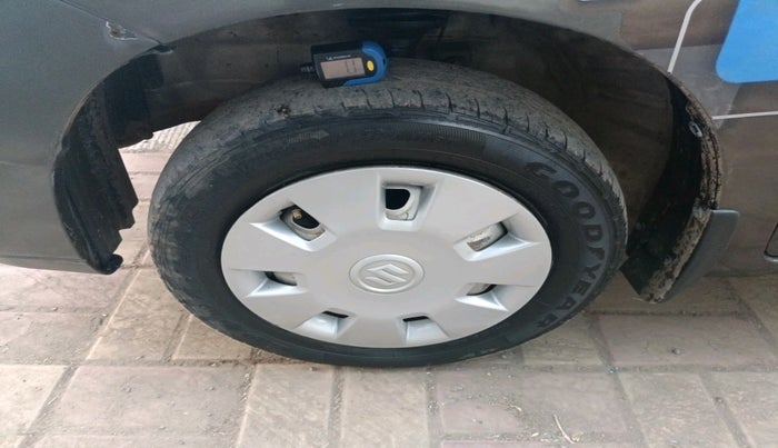 2012 Maruti Wagon R 1.0 LXI, Petrol, Manual, 1,09,605 km, tyre