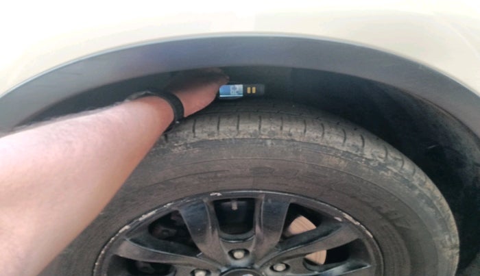 2015 Mahindra XUV500 W10, Diesel, Manual, 1,40,790 km, tyre