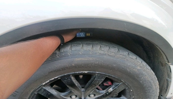 2015 Mahindra XUV500 W10, Diesel, Manual, 1,40,790 km, tyre