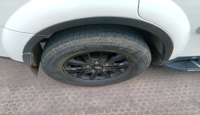 2015 Mahindra XUV500 W10, Diesel, Manual, 1,40,790 km, tyre