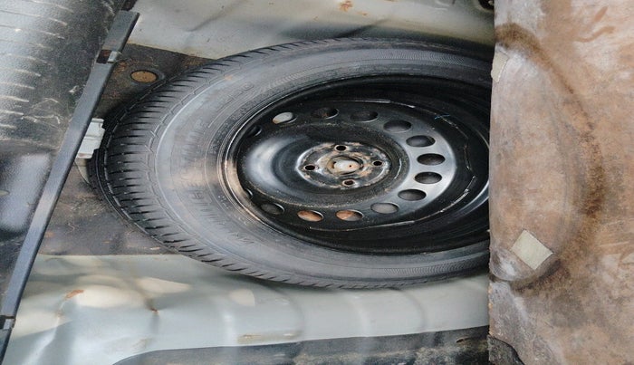 2015 Hyundai Verna FLUIDIC 4S 1.6 VTVT S(O), Petrol, Manual, 72,574 km, tyre