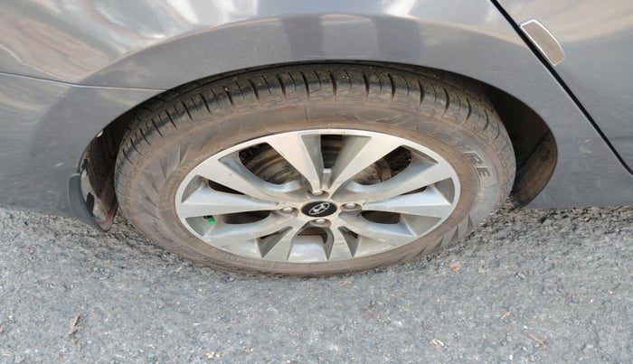2015 Hyundai Verna FLUIDIC 4S 1.6 VTVT S(O), Petrol, Manual, 72,574 km, tyre