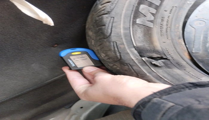 2011 Hyundai i10 MAGNA 1.2, Petrol, Manual, 1,07,864 km, tyre