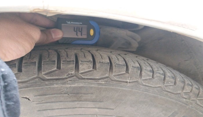 2011 Hyundai i10 MAGNA 1.2, Petrol, Manual, 1,07,864 km, tyre