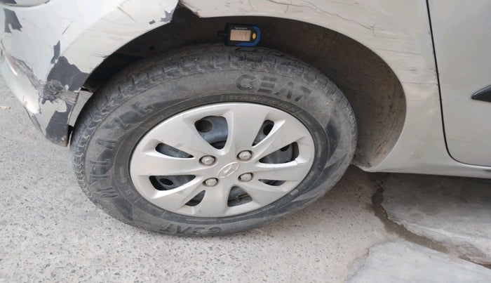 2011 Hyundai i10 MAGNA 1.2, Petrol, Manual, 1,07,864 km, tyre