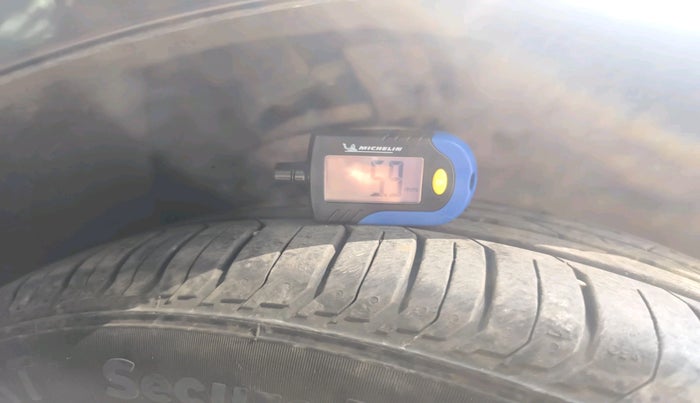 2012 Skoda Superb ELEGANCE 2.0 TDI CR AT, Diesel, Automatic, 1,11,855 km, tyre