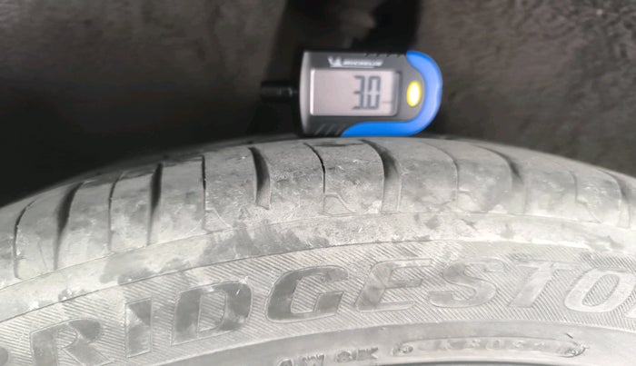 2012 Skoda Superb ELEGANCE 2.0 TDI CR AT, Diesel, Automatic, 1,11,855 km, tyre