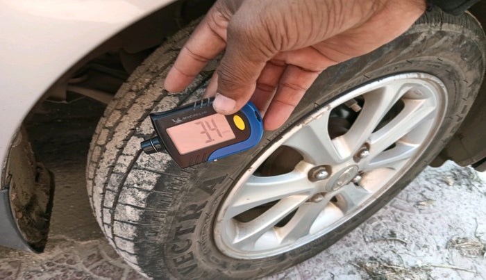 2014 Hyundai Grand i10 SPORTZ AT 1.2 KAPPA VTVT, Petrol, Automatic, 1,30,388 km, tyre