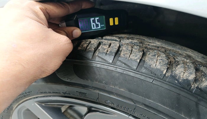 2022 Hyundai GRAND I10 NIOS SPORTZ AMT 1.2 KAPPA VTVT, Petrol, Automatic, 10,402 km, tyre