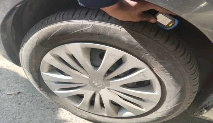 2015 Maruti Ertiga VXI, Petrol, Manual, 98,840 km, tyre