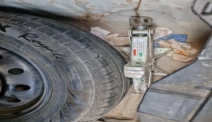 2023 Maruti Dzire VXI CNG, Petrol, Manual, 47,295 km, tyre