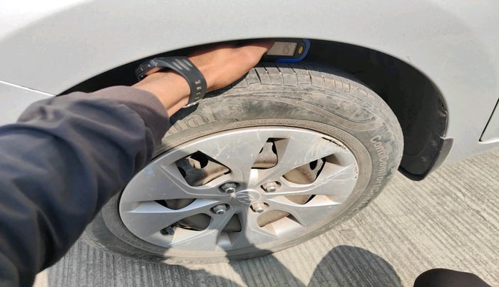 2014 Hyundai Xcent BASE 1.2, Petrol, Manual, 45,420 km, tyre