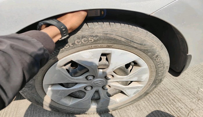 2014 Hyundai Xcent BASE 1.2, Petrol, Manual, 45,420 km, tyre