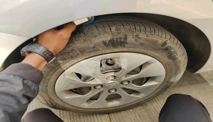 2014 Hyundai Xcent BASE 1.2, Petrol, Manual, 45,420 km, tyre