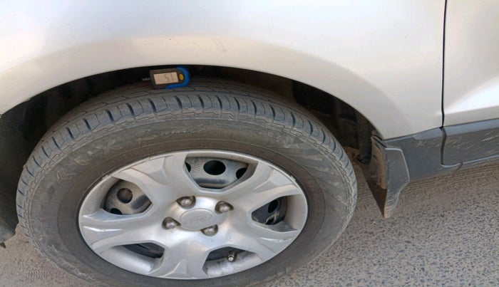 2014 Ford Ecosport TREND 1.5L DIESEL, Diesel, Manual, 1,30,259 km, tyre