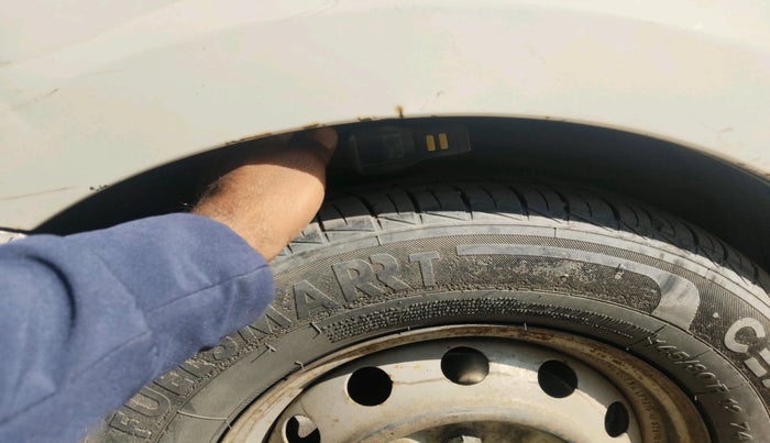 2011 Hyundai Eon ERA, Petrol, Manual, 84,744 km, tyre