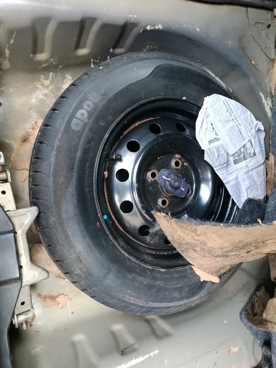 2018 Maruti Dzire VXI, Petrol, Manual, 68,459 km, tyre