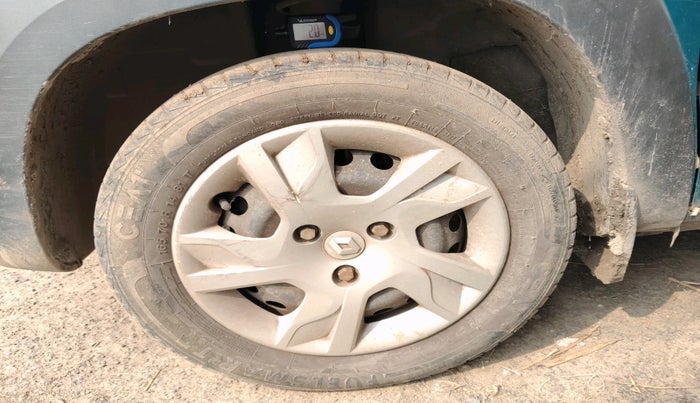 2022 Renault Kwid RXT 1.0 AMT, Petrol, Automatic, 45,012 km, tyre