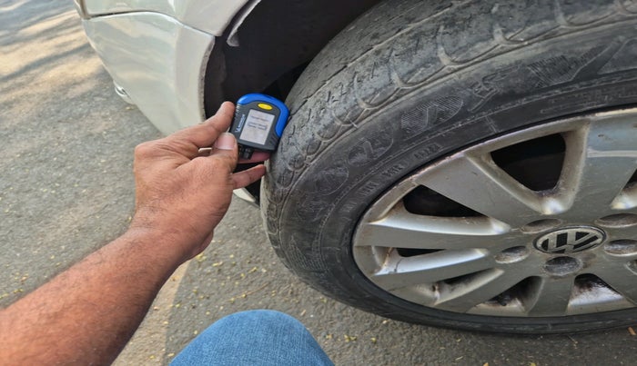 2011 Volkswagen Jetta TRENDLINE 2.0L TDI, Diesel, Manual, 1,81,217 km, tyre