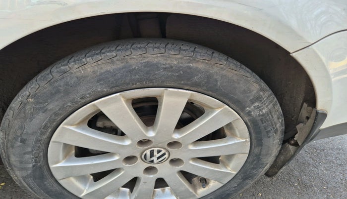 2011 Volkswagen Jetta TRENDLINE 2.0L TDI, Diesel, Manual, 1,81,217 km, tyre